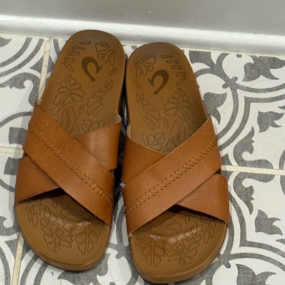 OluKai Tan Criss-Cross Slide Sandals
